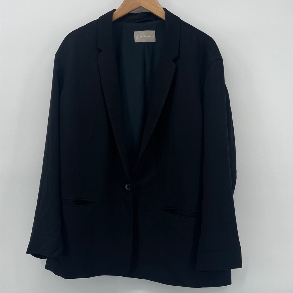 Everlane Lyocell Oversized Blazer in Black 16 A17